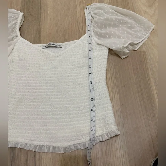 Abercrombie & fitch NWOT white smocked Swiss dot sleeve crop top - Picture 8 of 9